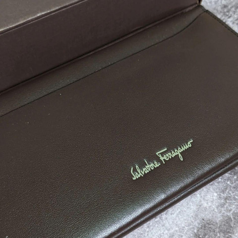 Вертикальное портмоне Ferragamo