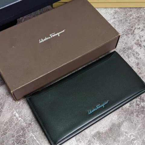 Вертикальное портмоне Ferragamo