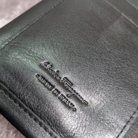 Вертикальное портмоне Ferragamo