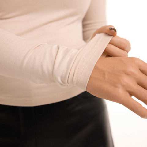 Лонгслів Pobedov Essence жіночий Молочний